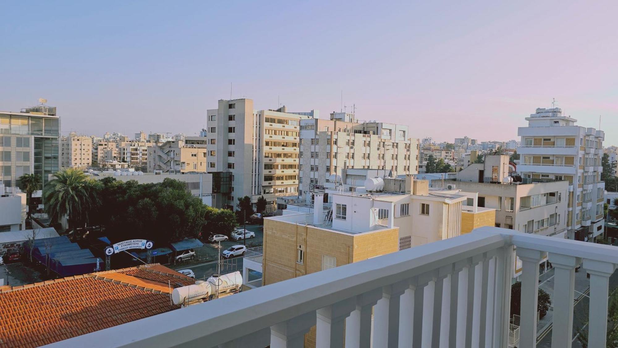 Stay Cosmo City Suites Никосия Экстерьер фото