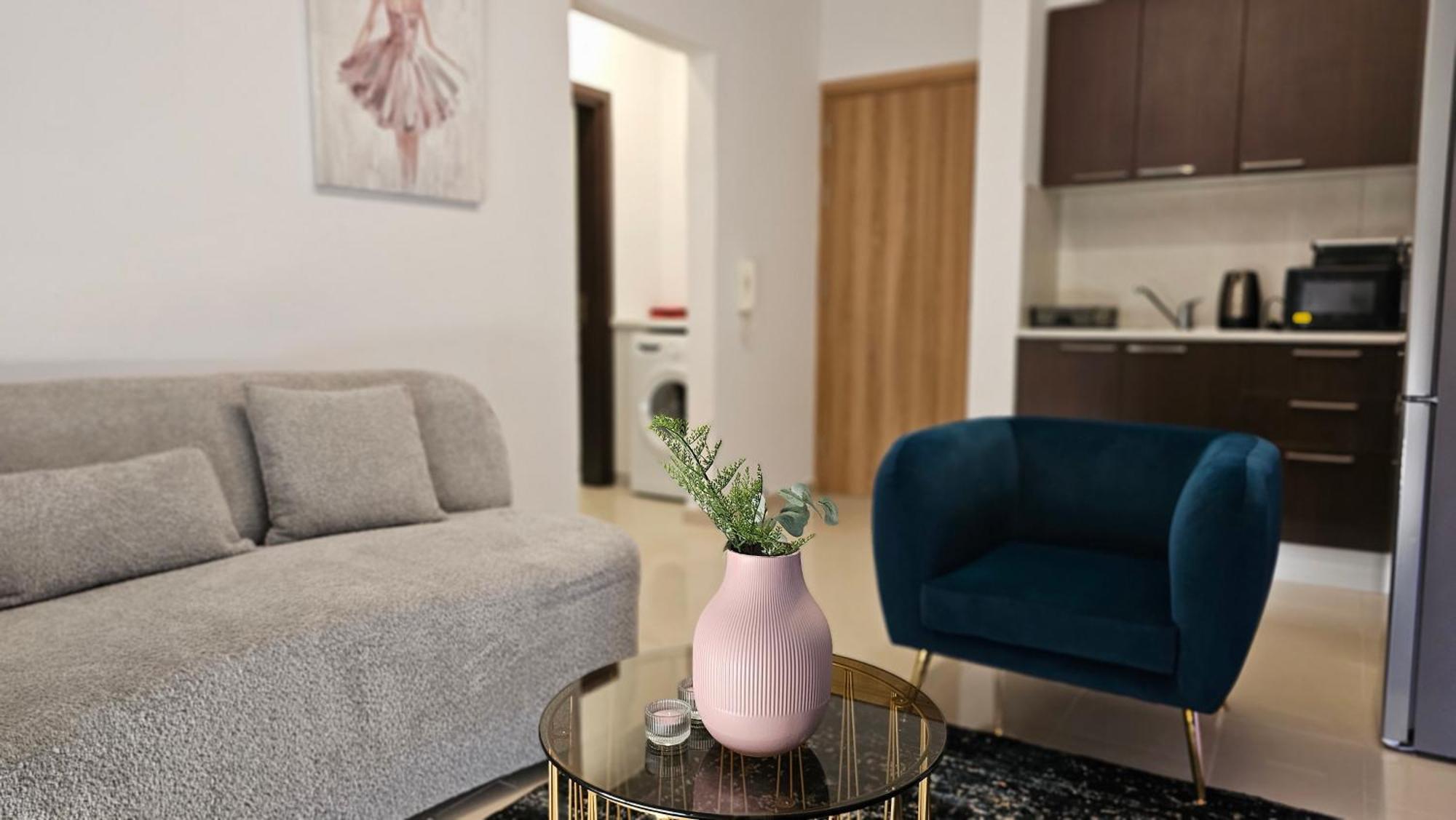 Stay Cosmo City Suites Никосия Экстерьер фото