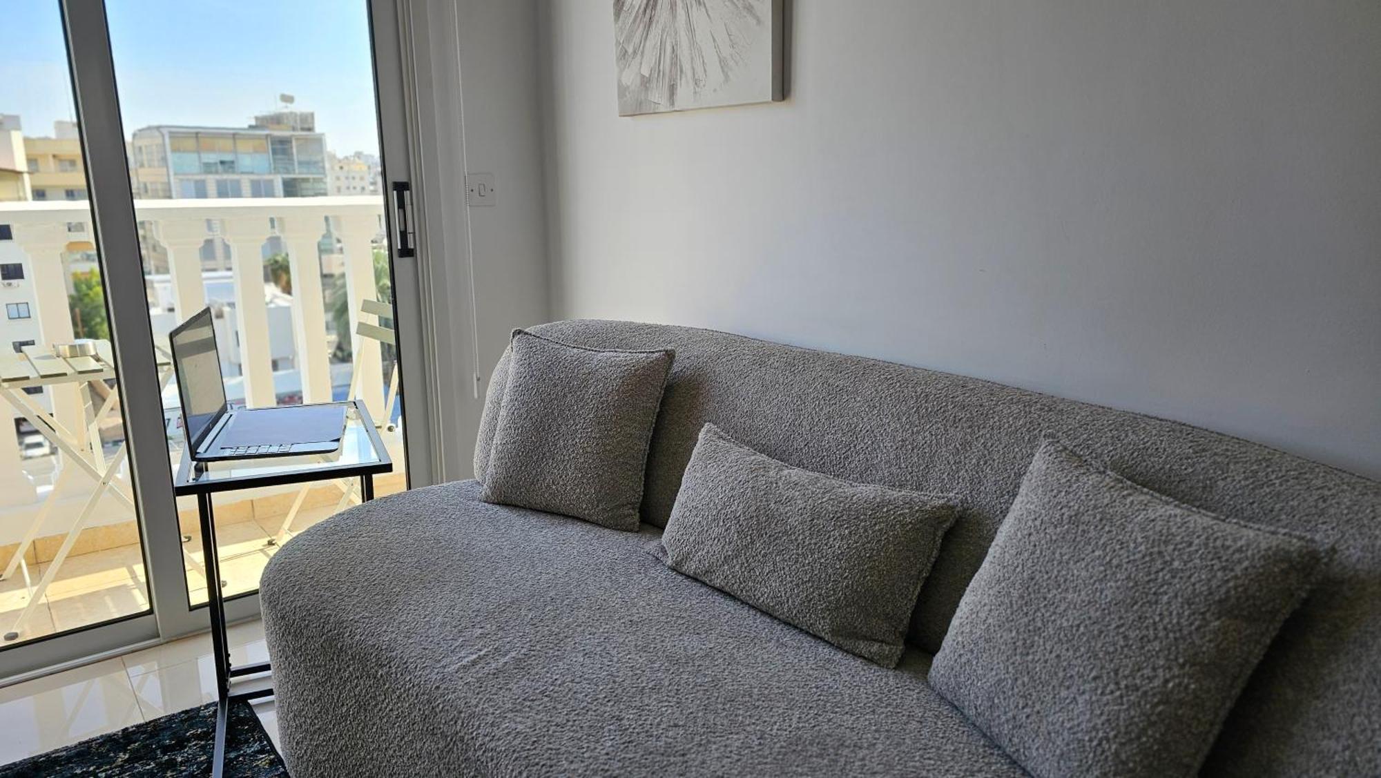 Stay Cosmo City Suites Никосия Экстерьер фото