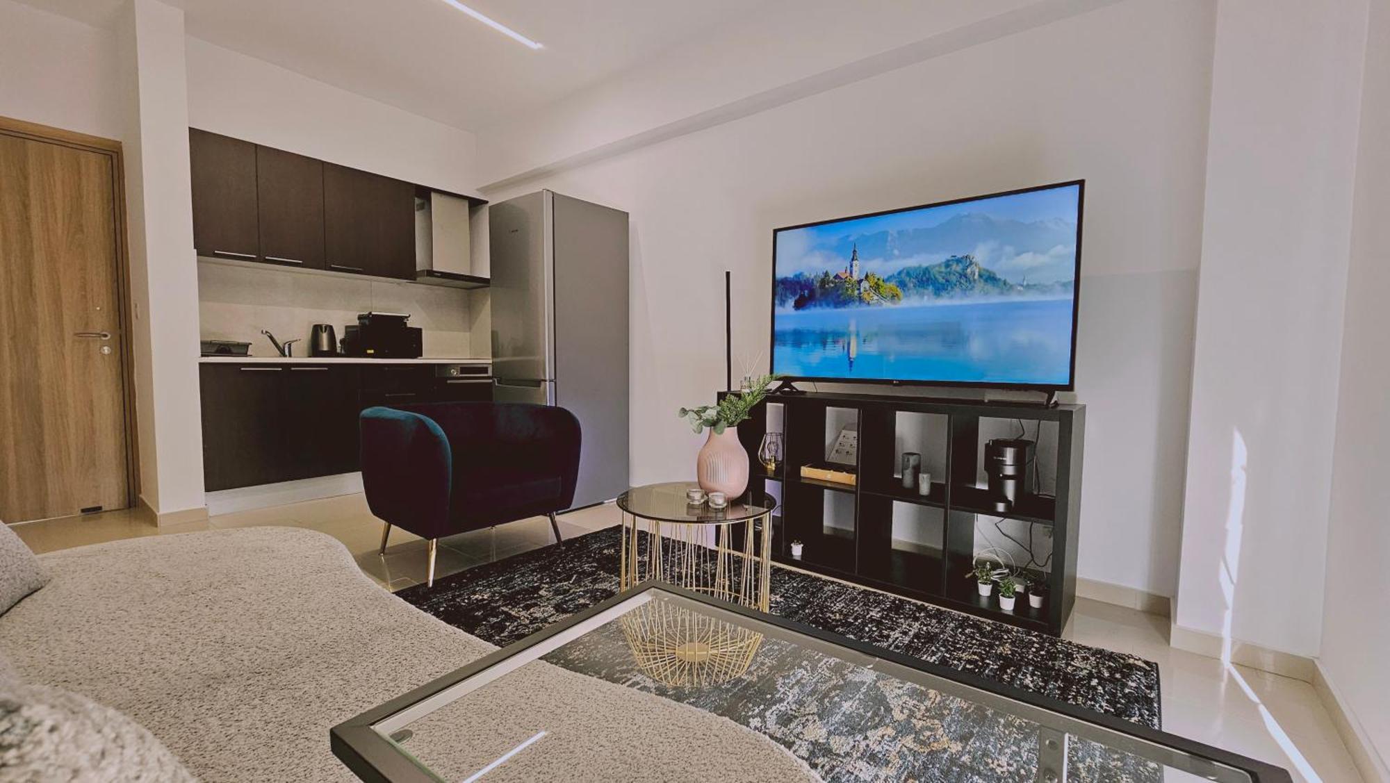 Stay Cosmo City Suites Никосия Экстерьер фото