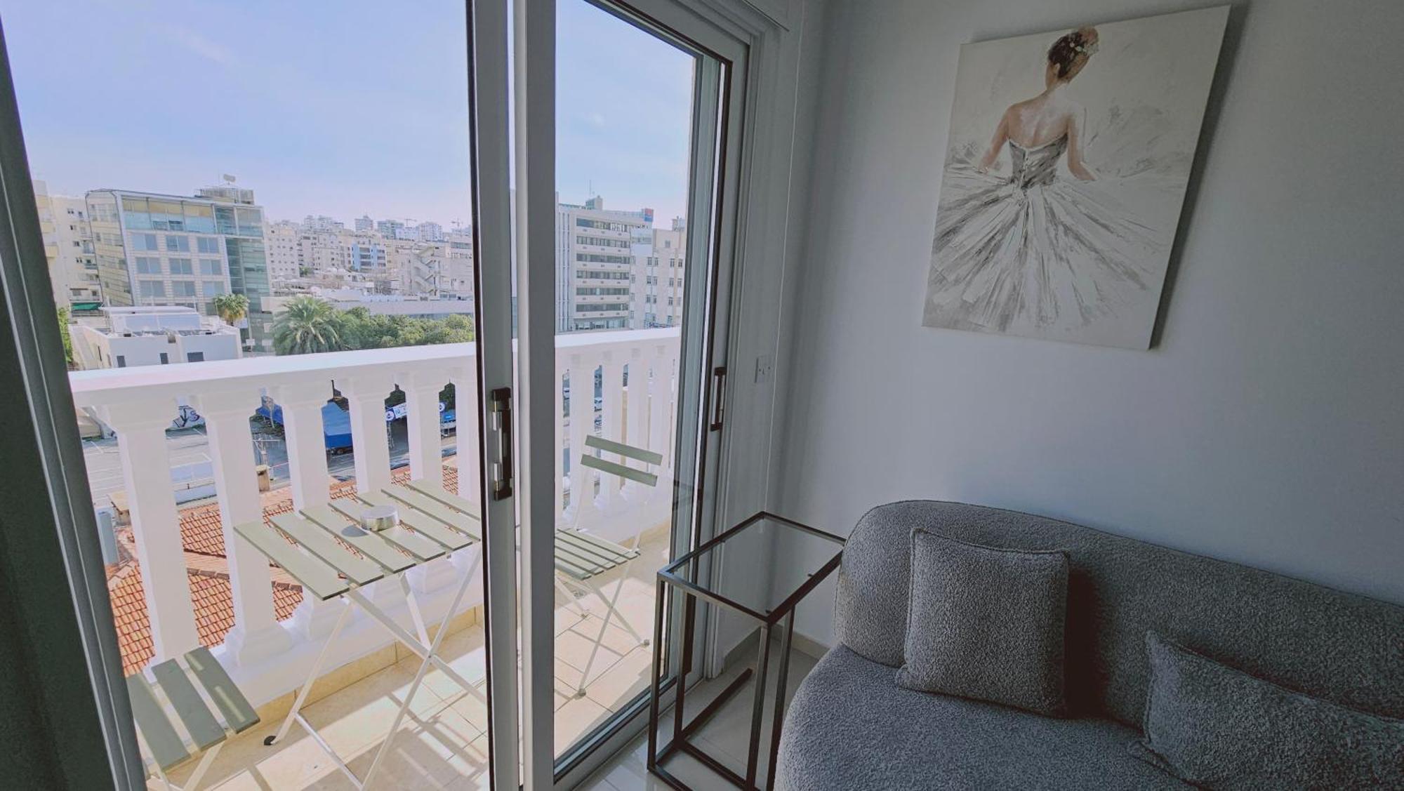 Stay Cosmo City Suites Никосия Экстерьер фото