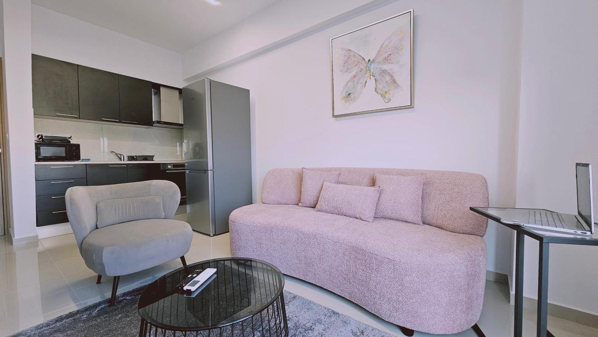 Stay Cosmo City Suites Никосия Экстерьер фото